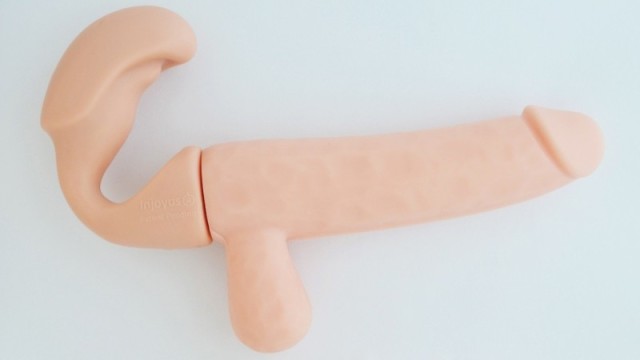 I have a real cock! – InJoyUs Strapless Strap-on